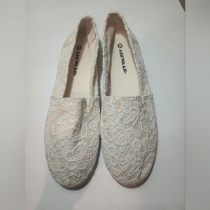 Airwalk Women's Lace Flats in Cream